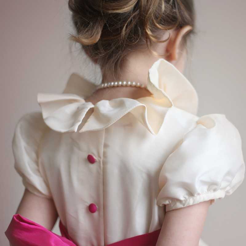 Daphné frill collar flower girl dress with puff sleeves in ivory and fuschia Little Eglantine